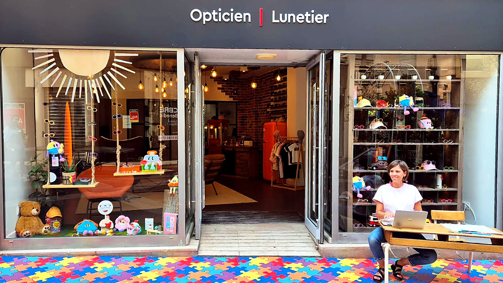 La façade de MCO Enfants, 9 rue Marguerite Puhl-Demange à Metz : vitrines colorées, peluches et lunettes d'enfants