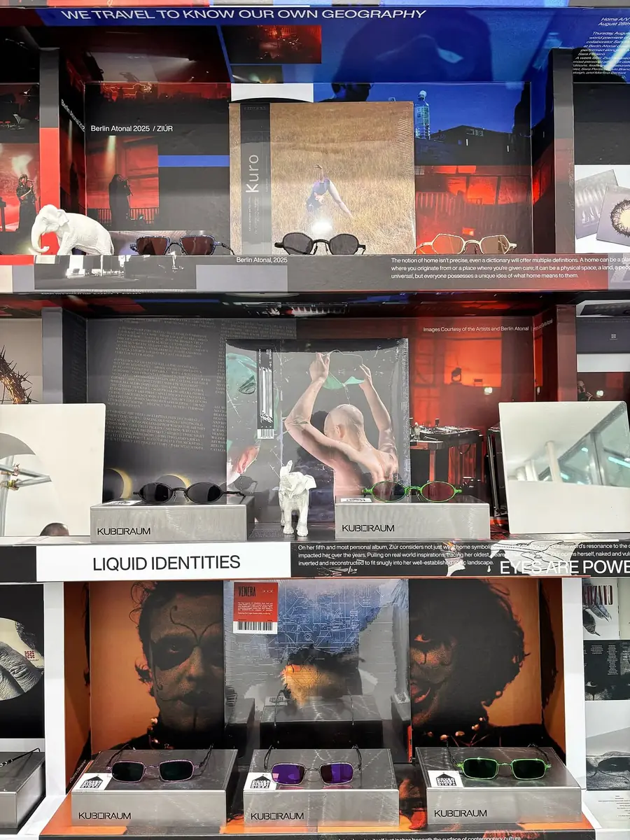 Kuboraum, univers de la maison : masques, vinyles Sound Residency, présentation en boutique