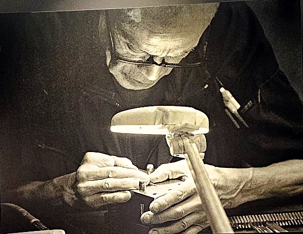 Matsuda, la gravure à la main dans l'atelier de Tokyo